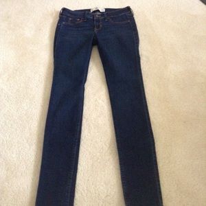 Dark wash Hollister Jeans!!!👖