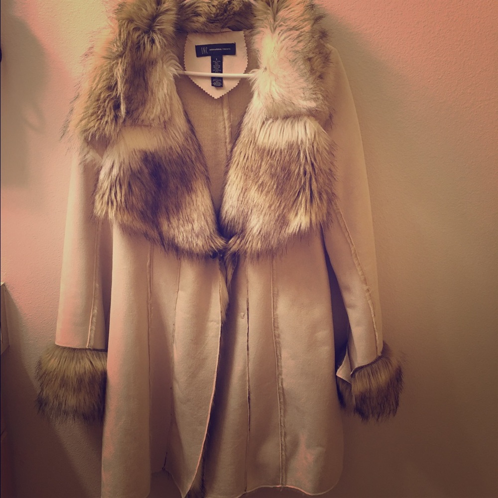 Super cute brand new suede winter coat ❄️💕