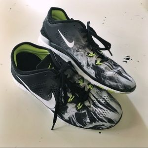 Nike Free Fit TR 5.0 - size 8.5 marbled b&w