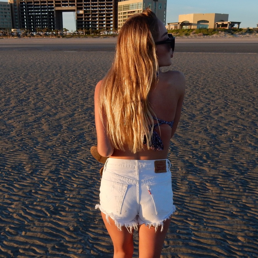 LEVI 501 DENIM SHORTS !!