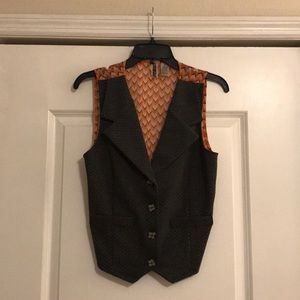 BKE Dark gray vest with orange back