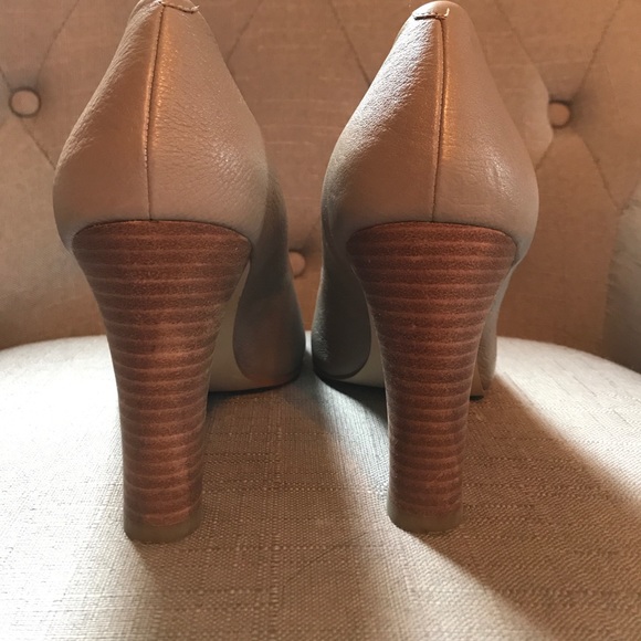 Taupe Banana Republic Heels - Picture 2 of 4