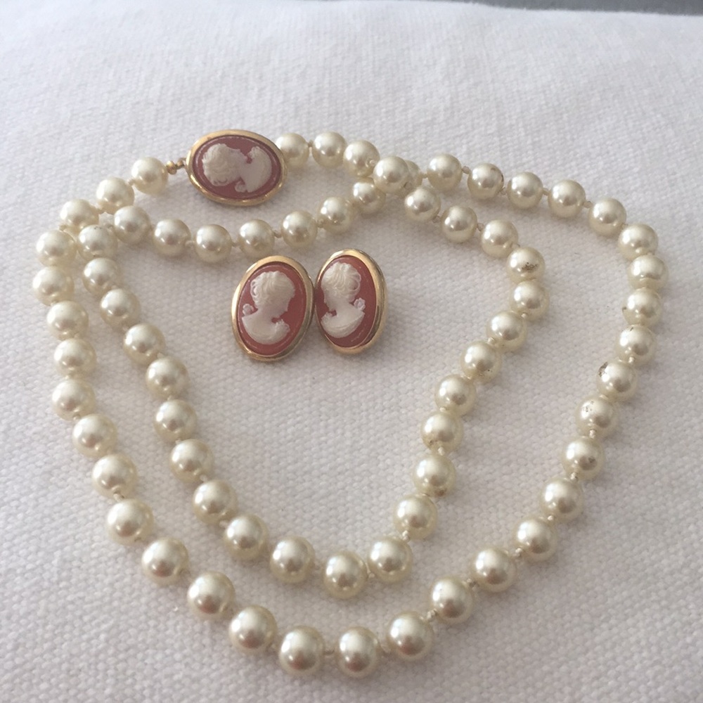 Vintage Victoria Pat Pend cameo jewelry