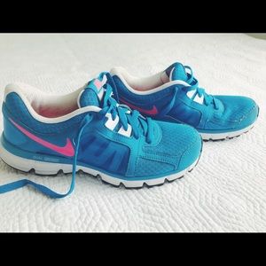 Nike Women's Dual Fusion ST 2