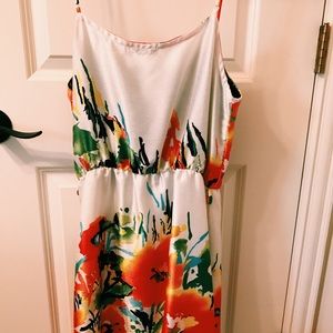 W H I T E  - F L O R AL mid length dress