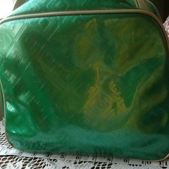 Free With Any Purchase!Large Clinique Cosmetic Bag - Picture 2 of 4