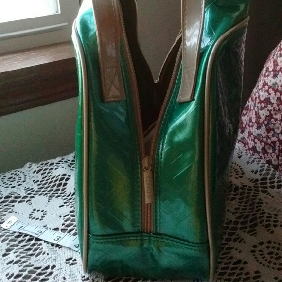 Free With Any Purchase!Large Clinique Cosmetic Bag - Picture 3 of 4