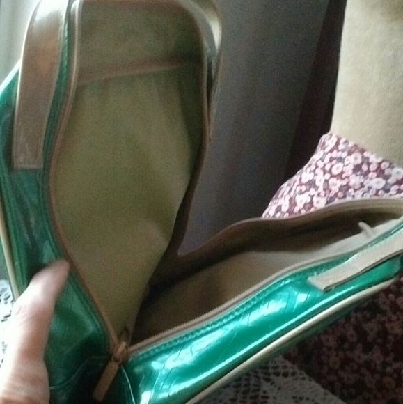 Free With Any Purchase!Large Clinique Cosmetic Bag - Picture 4 of 4