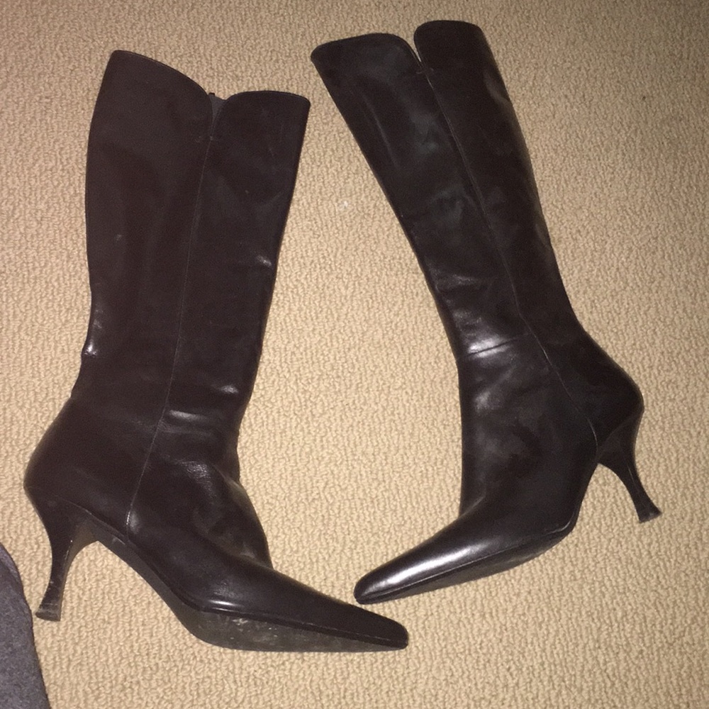 Pointed toe heeled boots