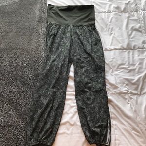 Lululemon om pant size 4