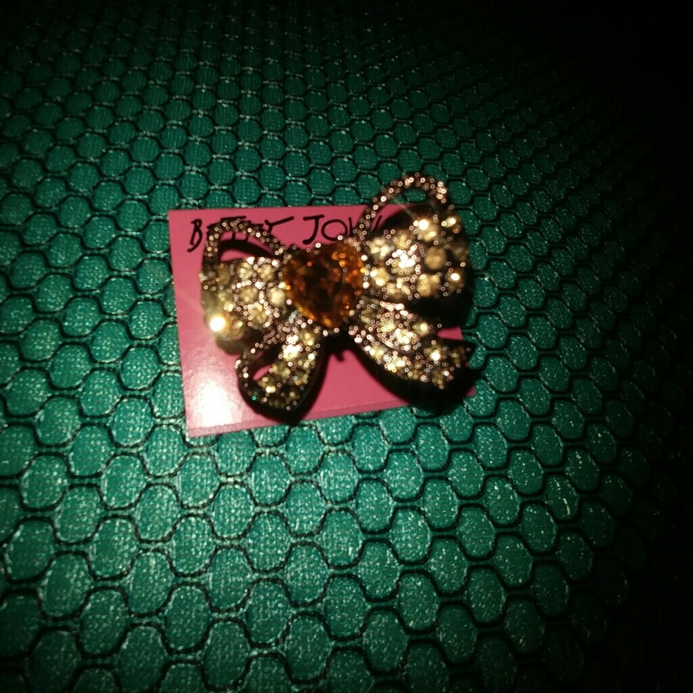 BETSEY JOHNSON BOW RING
- RARE