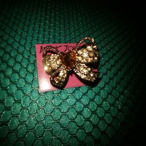 BETSEY JOHNSON BOW RING
- RARE