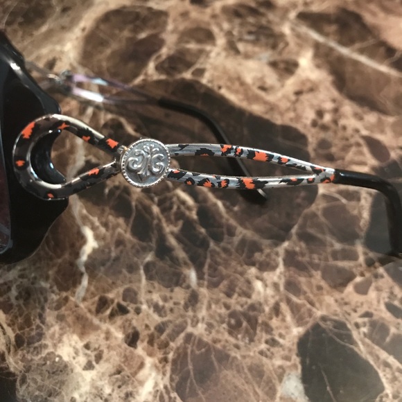 Sold Black and Gold Leopard Sunglasses 😎 - Picture 2 of 4