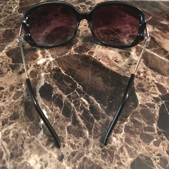 Sold Black and Gold Leopard Sunglasses 😎 - Picture 3 of 4