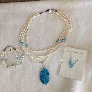 Set: bracelet, necklace and earrings. Pearl & teal