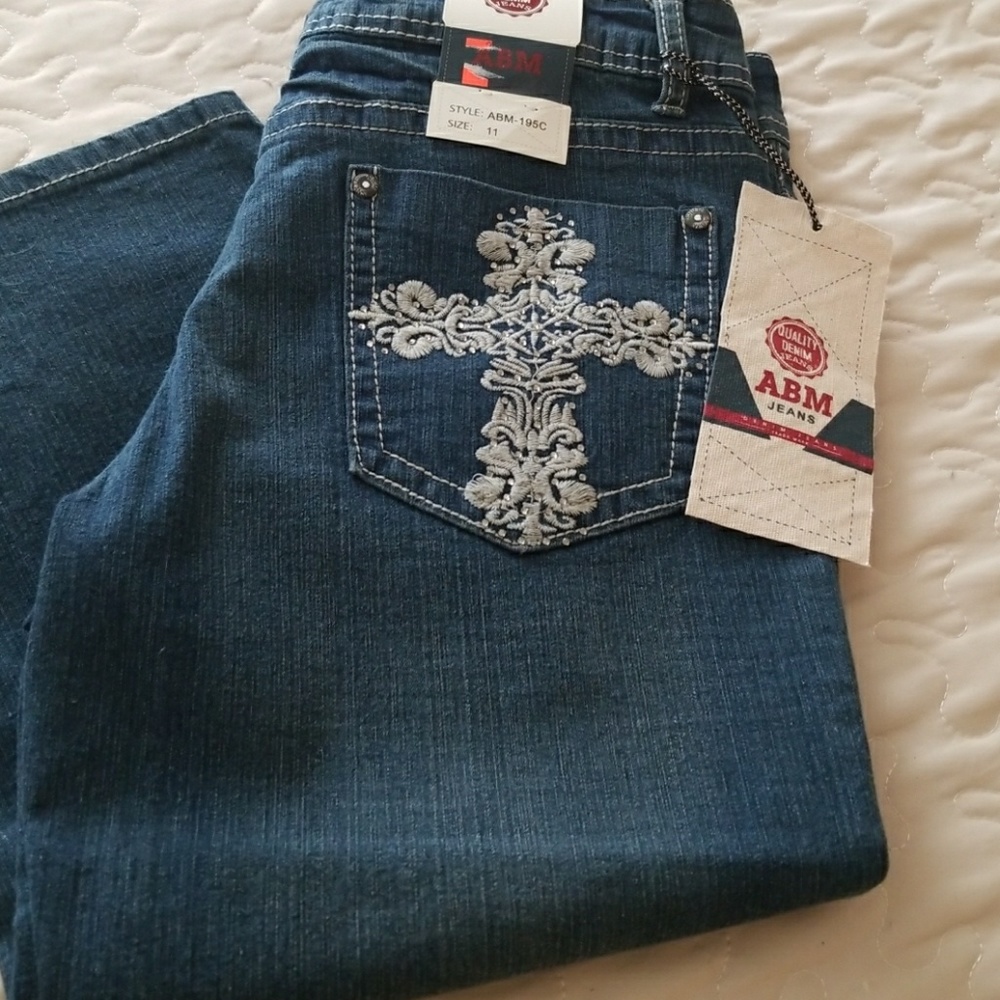 ABM Denim Capri's cute cross on back pockets