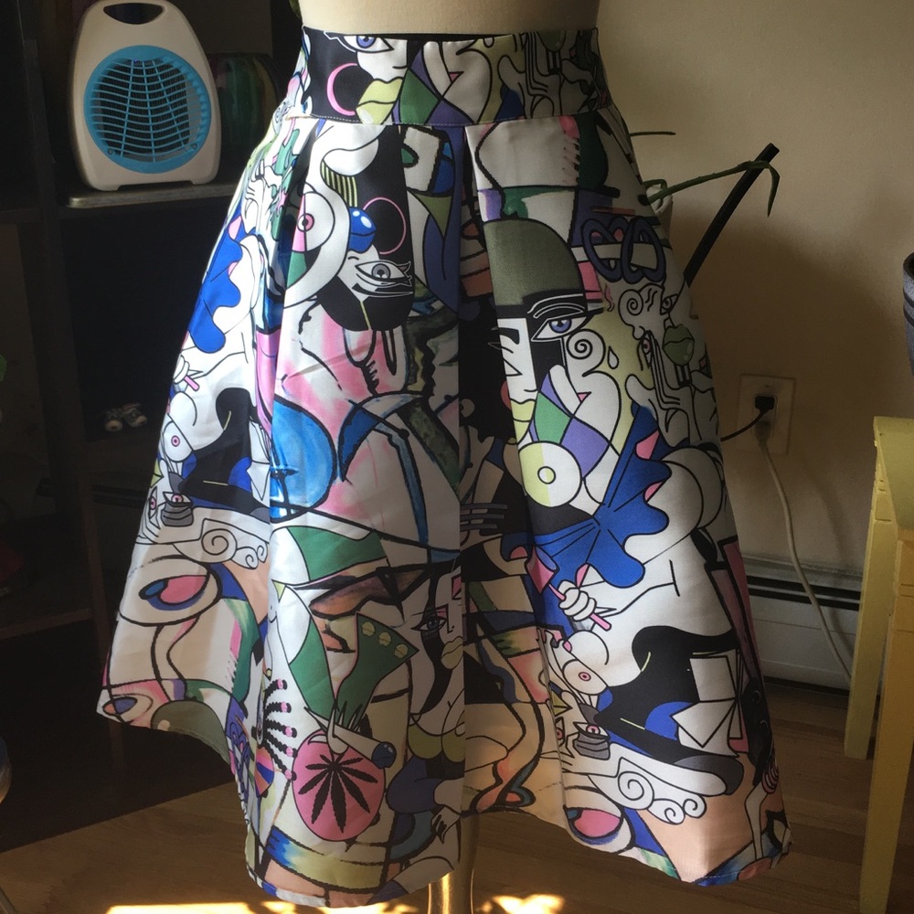 BRAND NEW Abstract print circle skirt