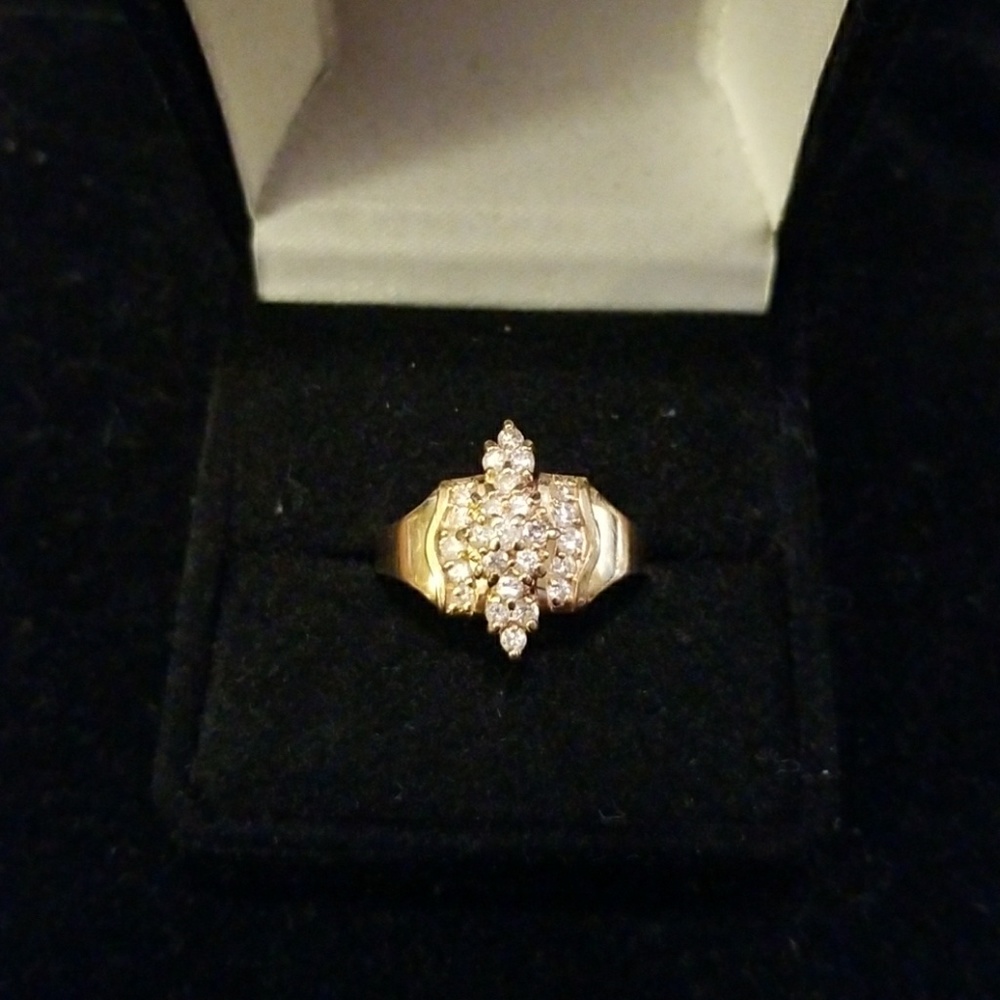 14kt YG Ring with 24 Diamonds, Size 8!