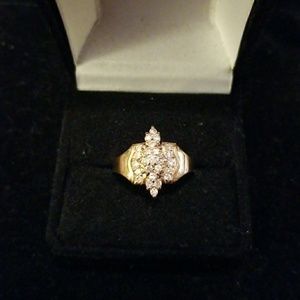 14kt YG Ring with 24 Diamonds, Size 8!