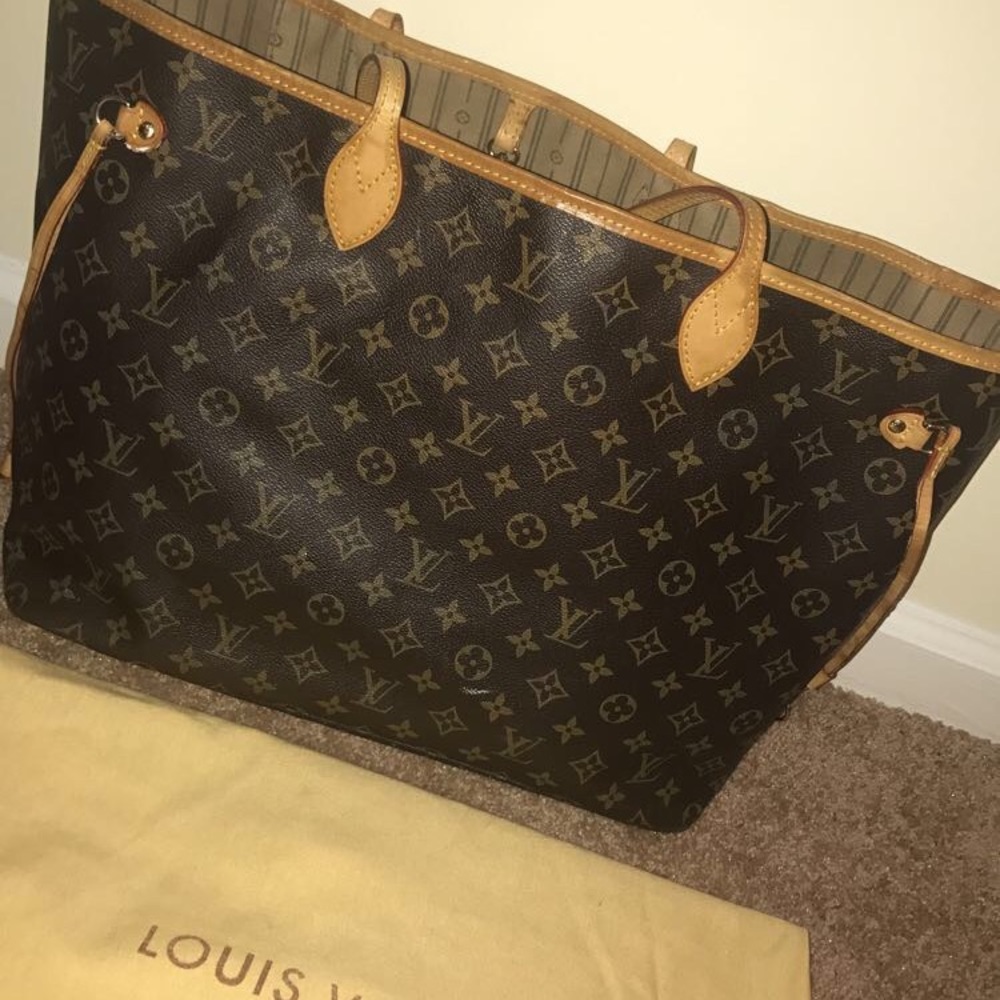 Louis Vuitton never full bag
