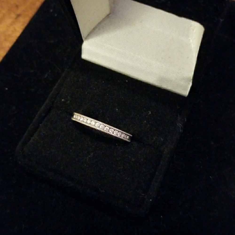 14kt White Gold Ring with 16 Diamonds, Size 7!