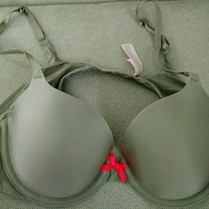 Victoria's Secret padded wire bra 36A