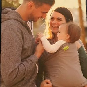 Nwot Bobawrap for carrying baby