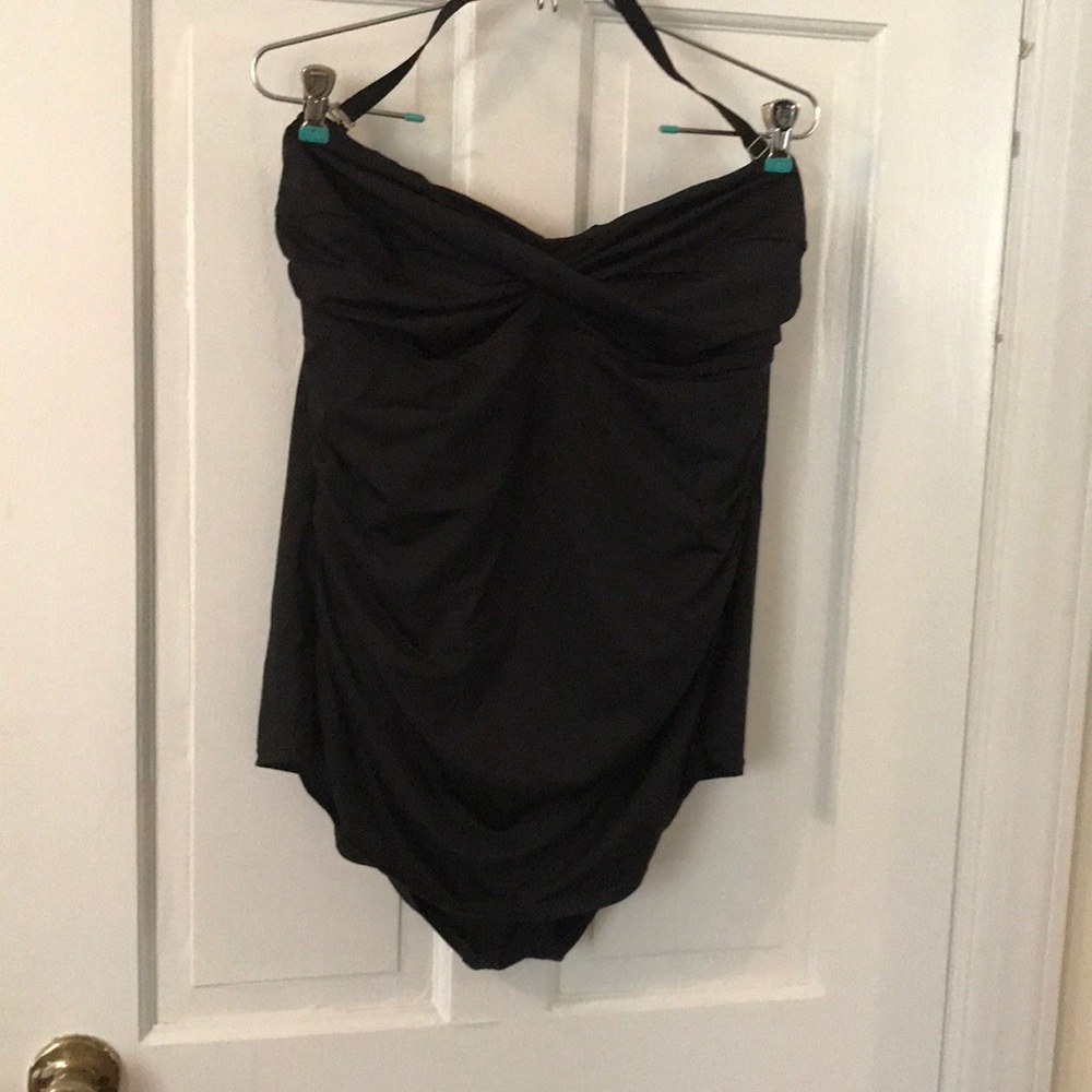 Black sweetheart neckline