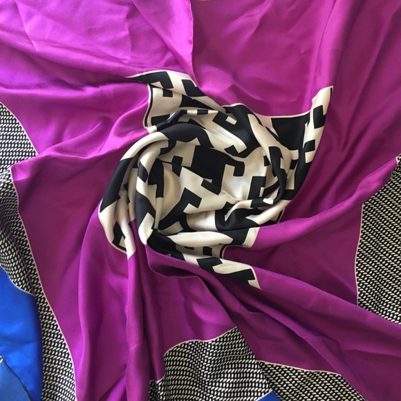 Silk Home %100 Silk Scarf 33x33 New without Tag - Picture 3 of 8