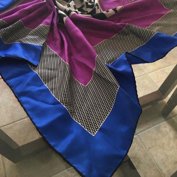 Silk Home %100 Silk Scarf 33x33 New without Tag - Picture 4 of 8