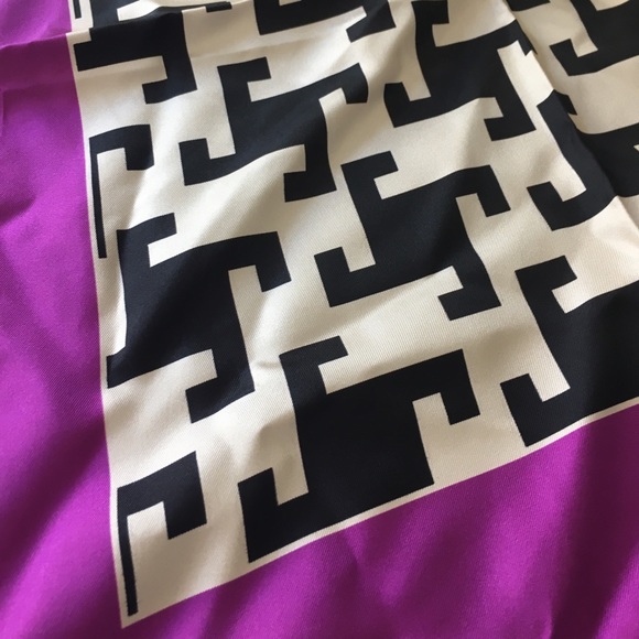 Silk Home %100 Silk Scarf 33x33 New without Tag - Picture 6 of 8