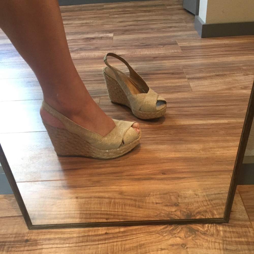 BKE-Textured Wedges with silver sparkle; SIZE:7M