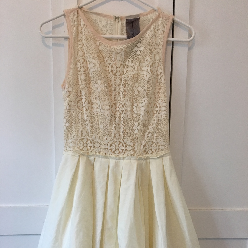 NWOT Moon Collection Ivory pleated lace dress