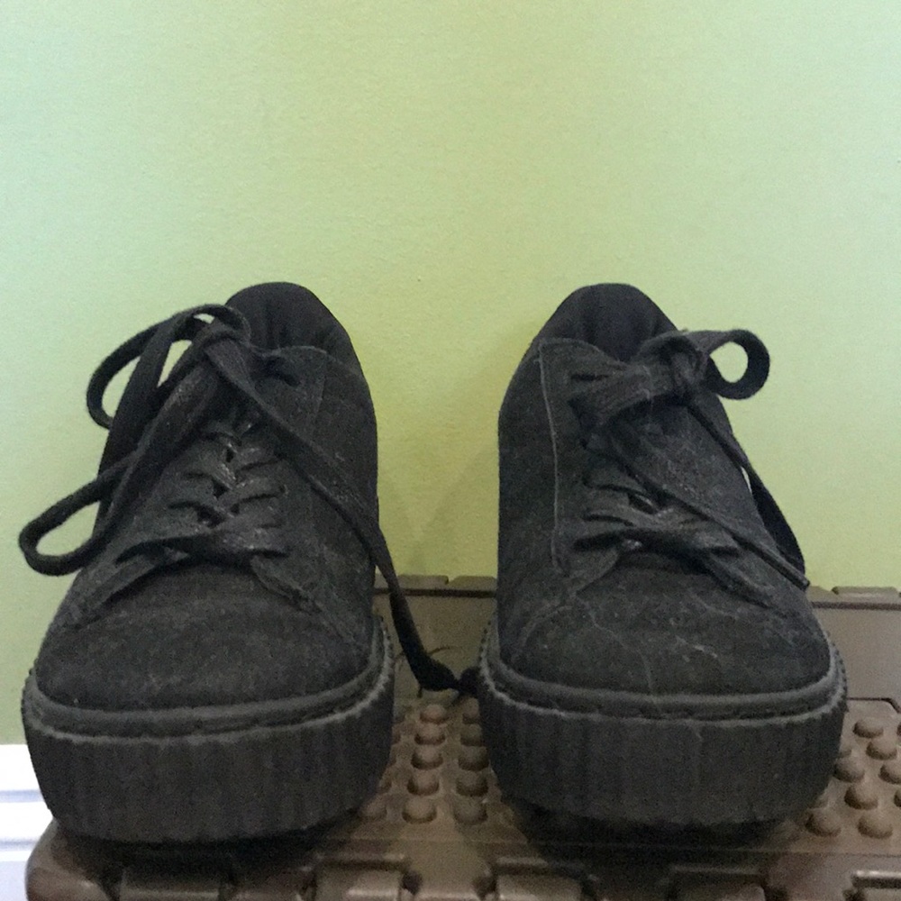 Shoes - Picture 2 of 3