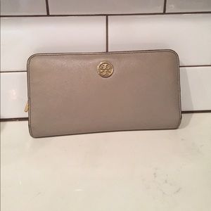 Grey Tory burch wallet