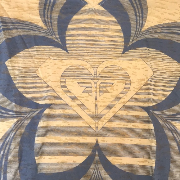 Roxy long sleeve tee (fitted). - Picture 2 of 3