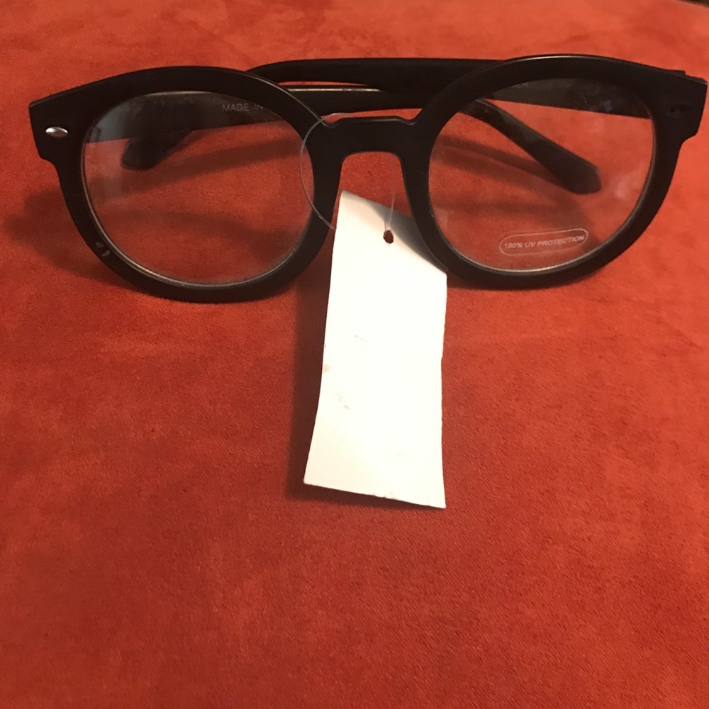 NWT 100% UV Protection 👓