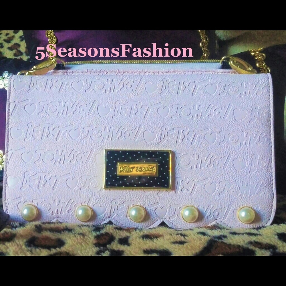 🌸 BETSEY JOHNSON Blush Pink Pearl Crossbody Bag