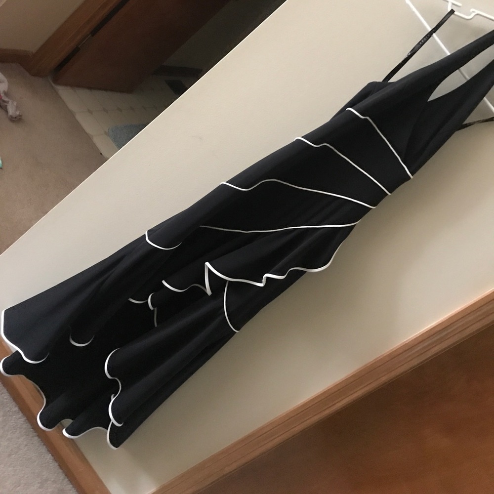 Black/White Halter Dress Niki Livas - Picture 2 of 4