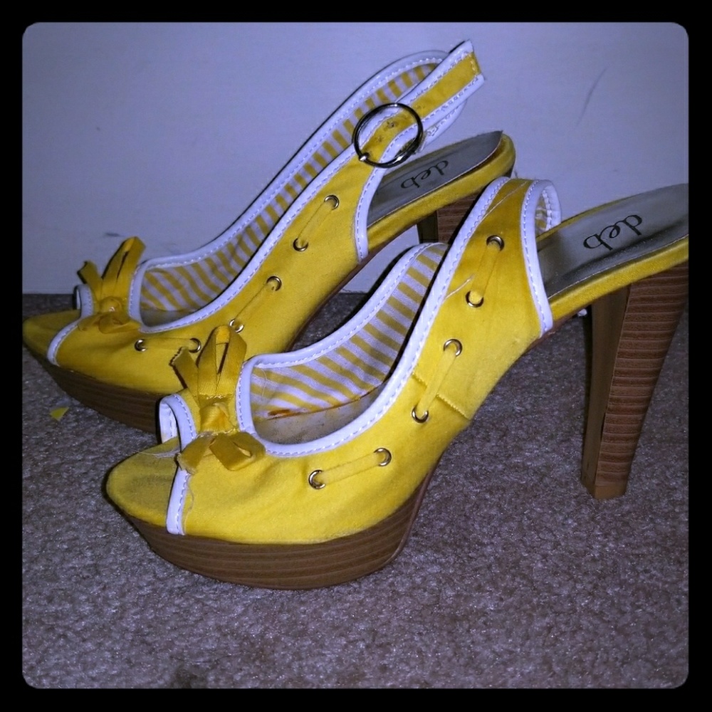 Pretty yellow heels!