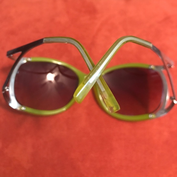 Sold Green and silver sunglasses 😎 - Picture 4 of 4