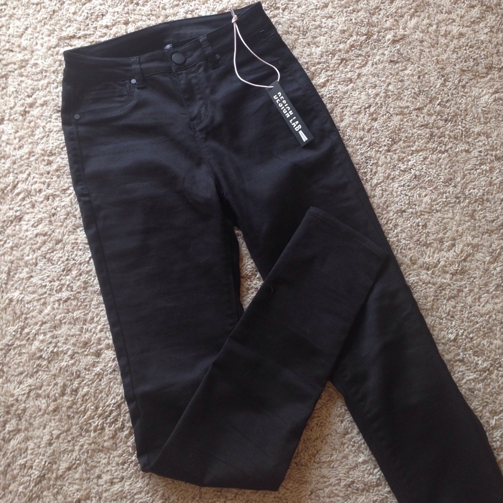 NWT- Design Lab Black Skinny Pants