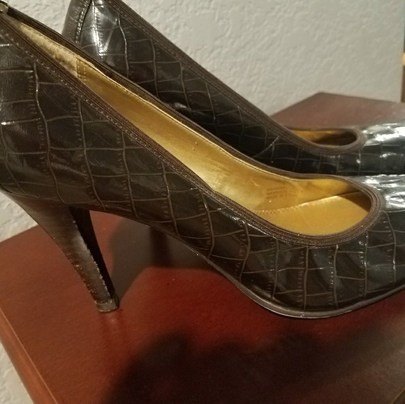 Shoes - Tahari brown patent pumps
