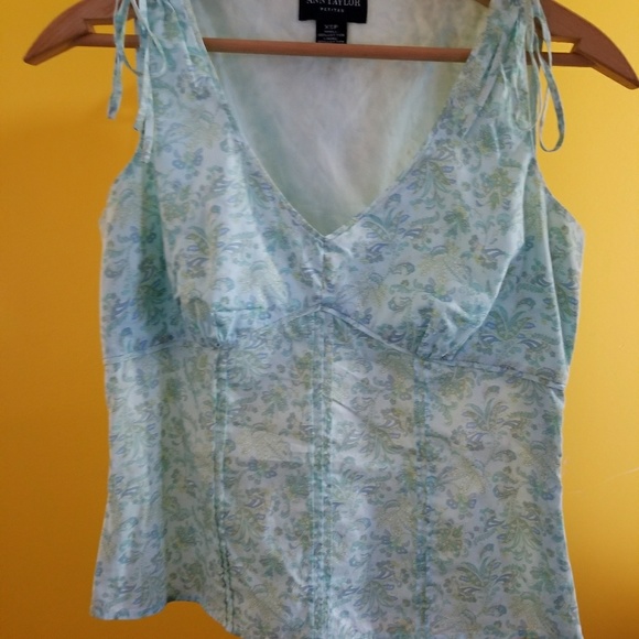 Ann Taylor Super Cute Summer Top🌞😎 - Picture 1 of 3