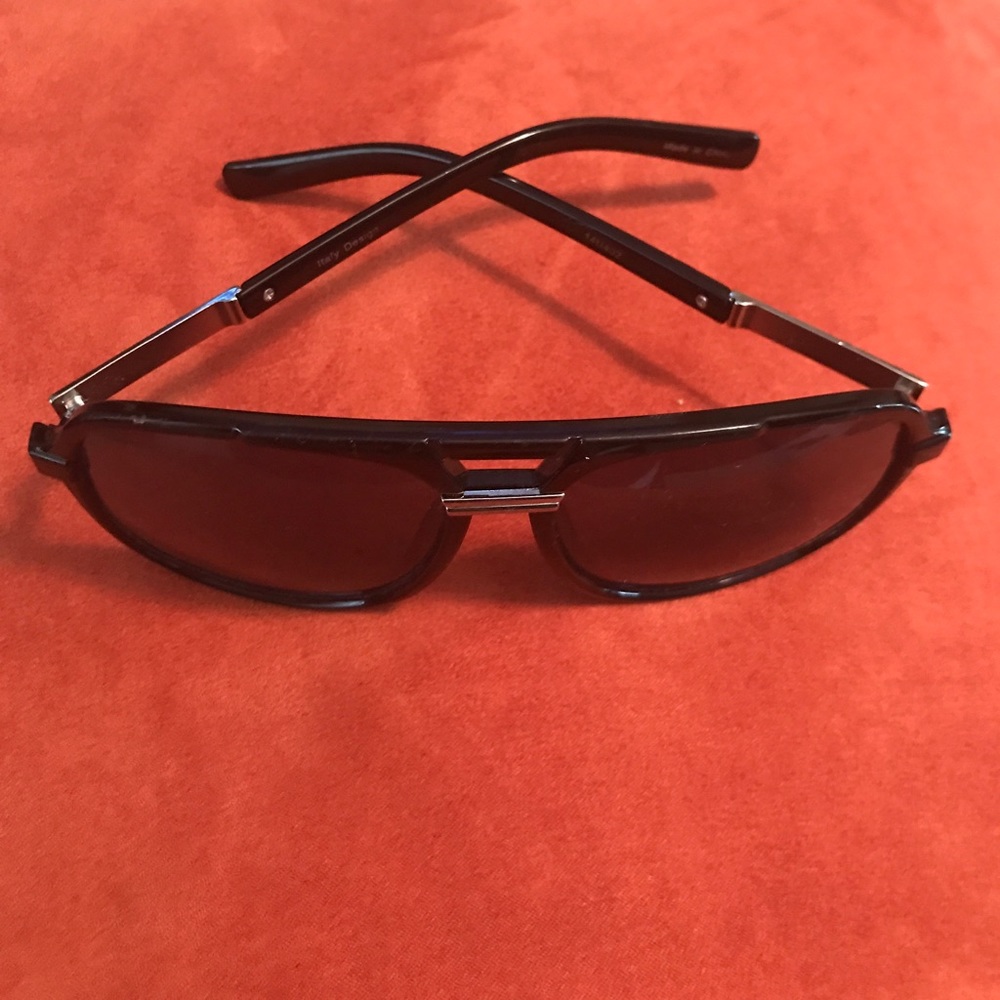 Sold Black sunglasses 😎