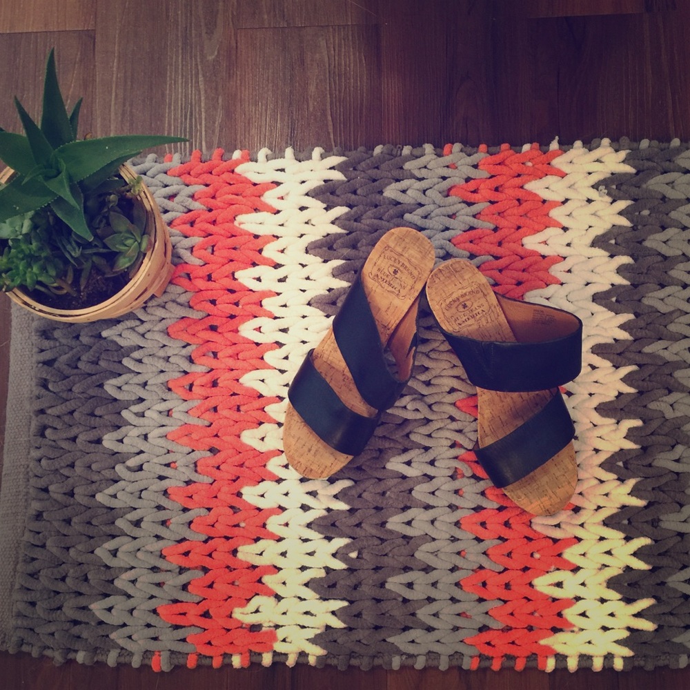 Lucky brand black sandals