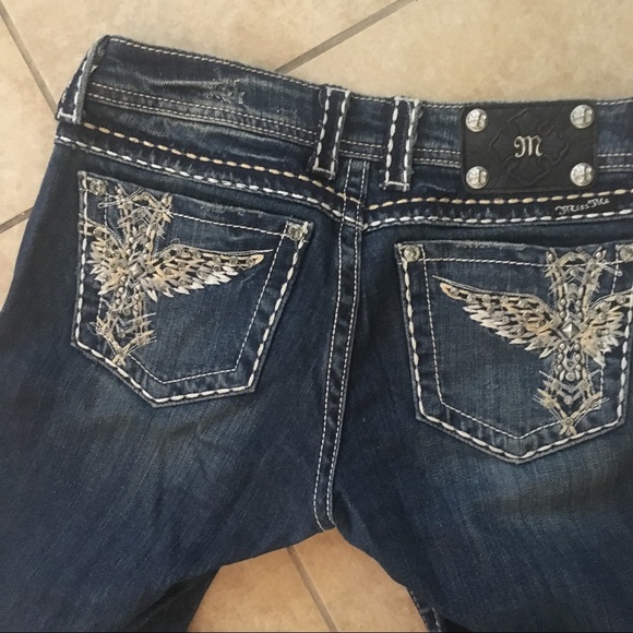 Miss Me bootcut wing tip w/ rhinestones on pocket - Picture 2 of 3