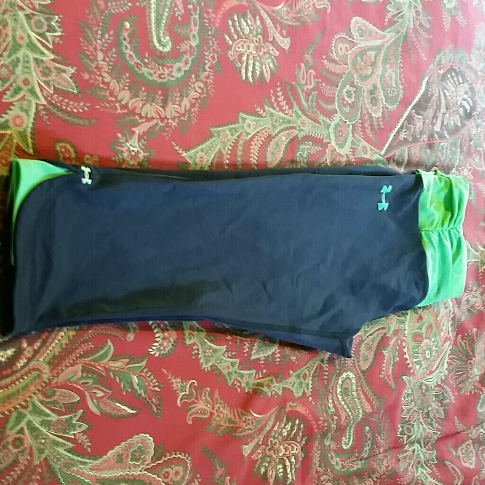 EUC Under Armour Black/Green Compression Capris