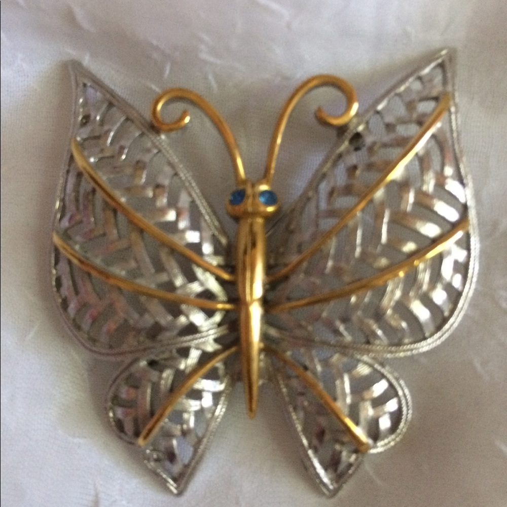 Butterfly Brooch Pin.. very detailed