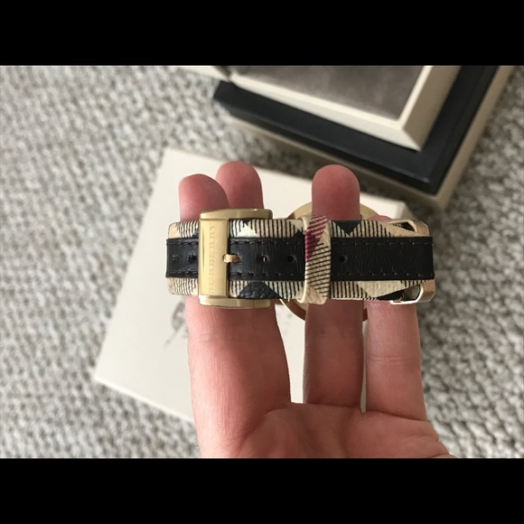 New, never worn Burberry watch - Picture 3 of 5
